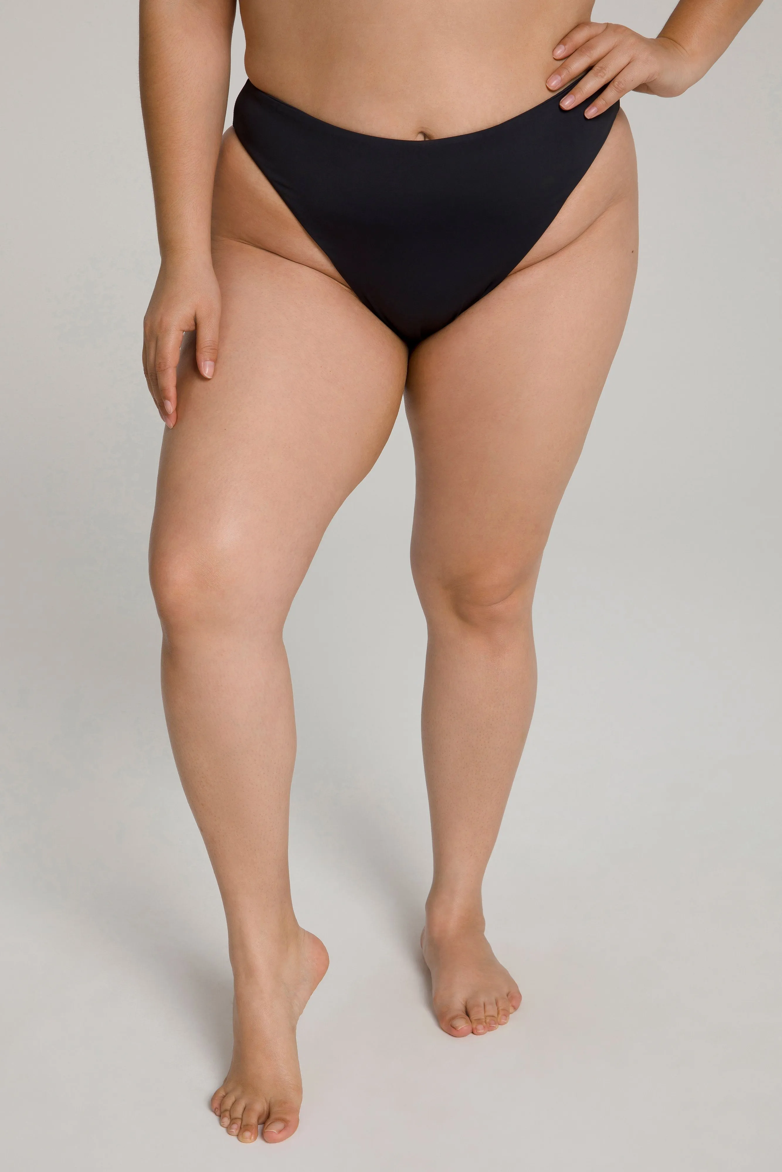 GOOD WAIST CHEEKY BOTTOM | BLACK001
