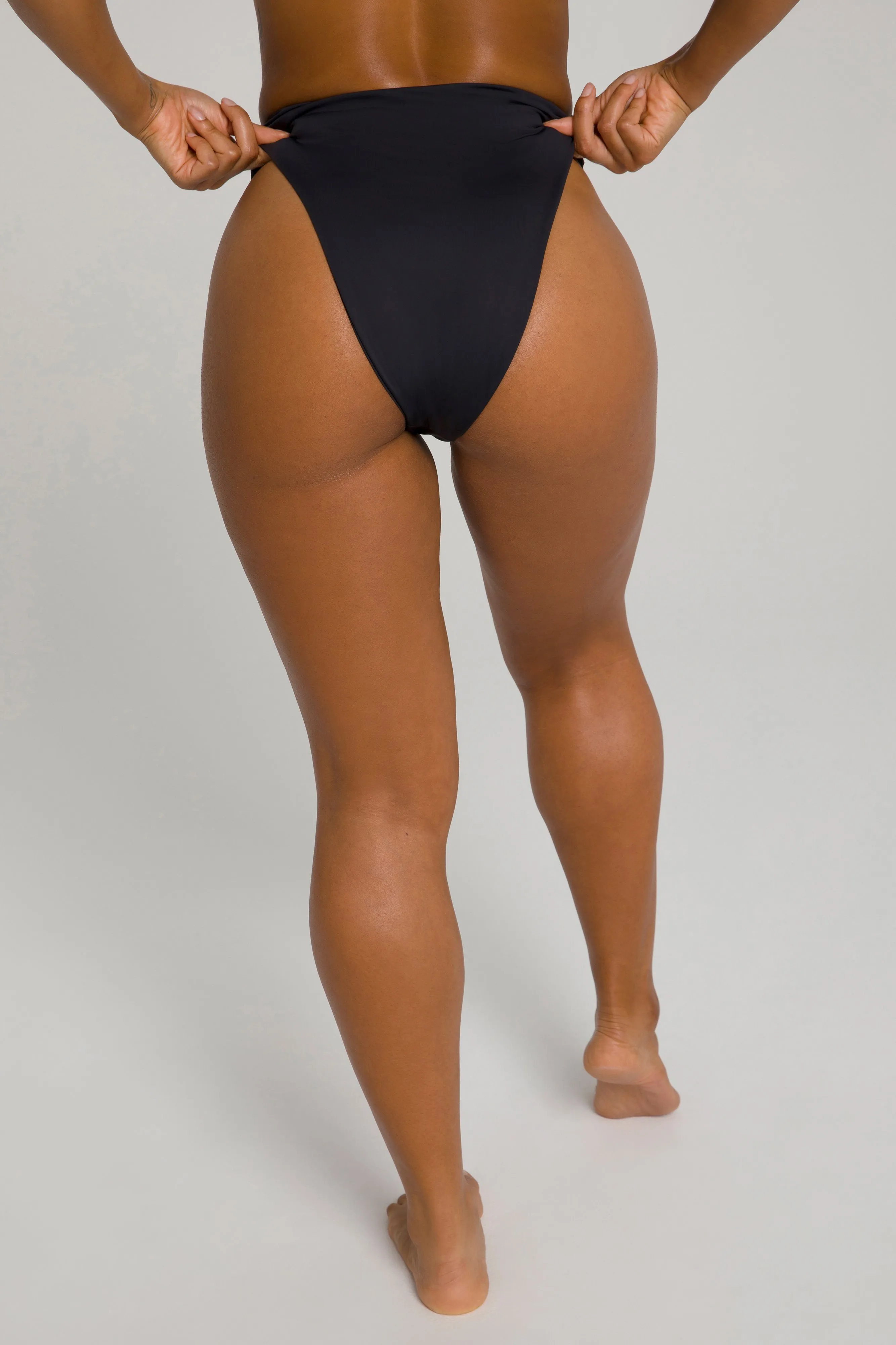 GOOD WAIST CHEEKY BOTTOM | BLACK001