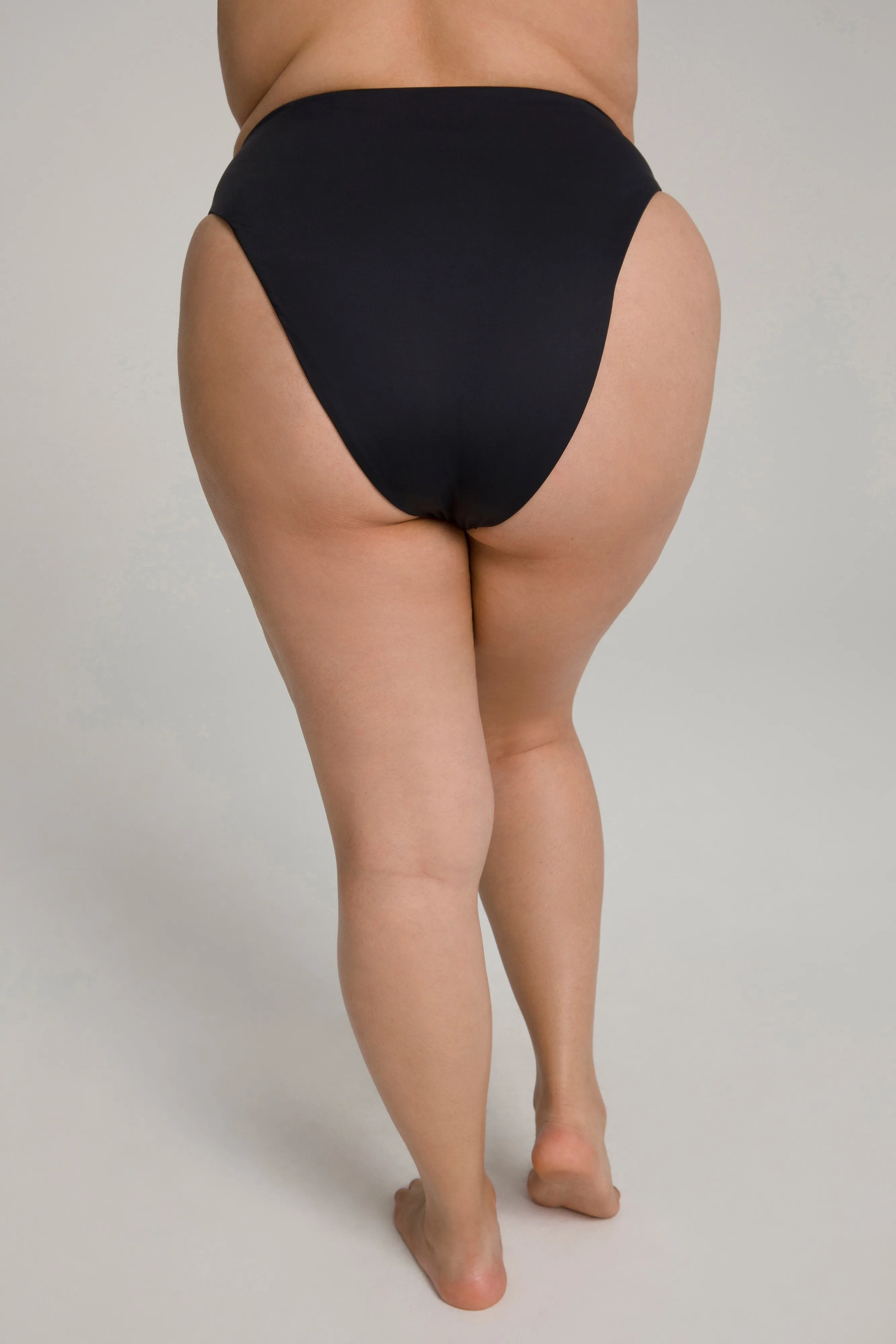 GOOD WAIST CHEEKY BOTTOM | BLACK001