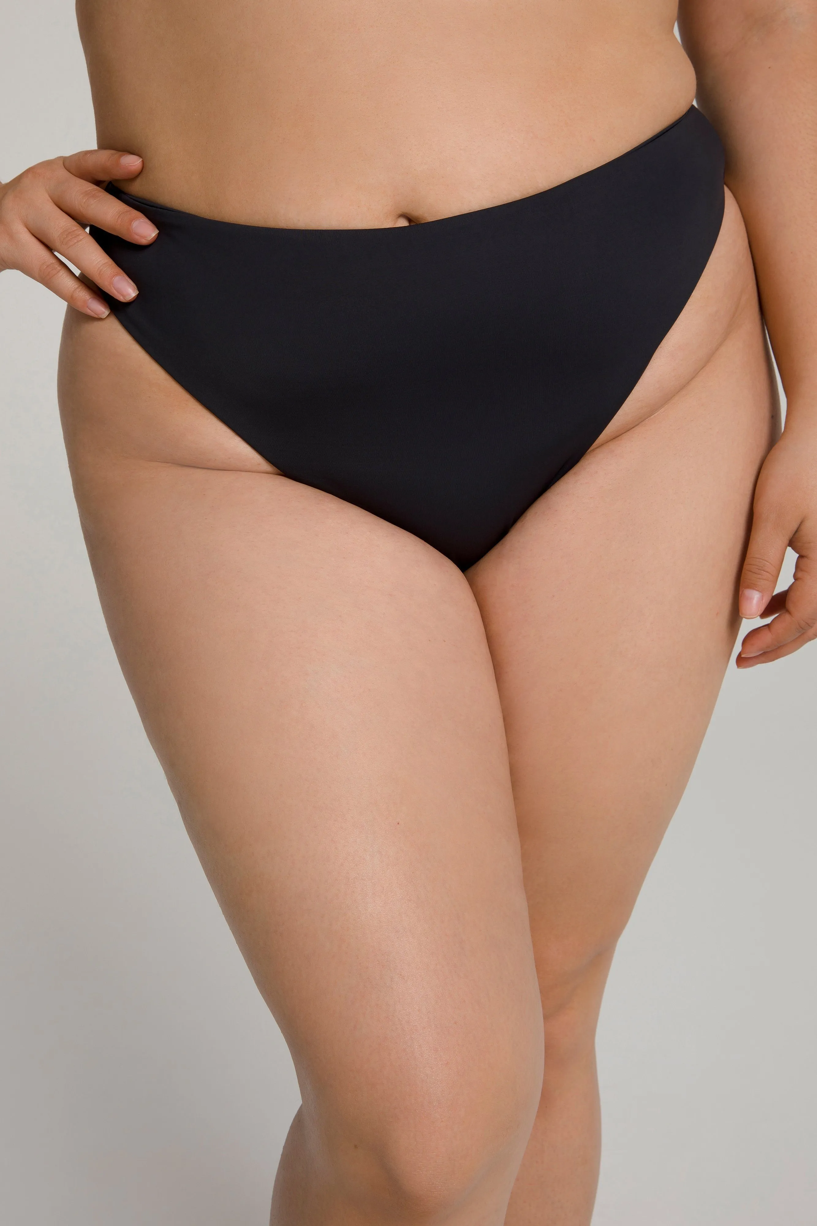 GOOD WAIST CHEEKY BOTTOM | BLACK001