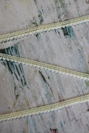 Ivory 1/2" Wide Pom-Pom Trim